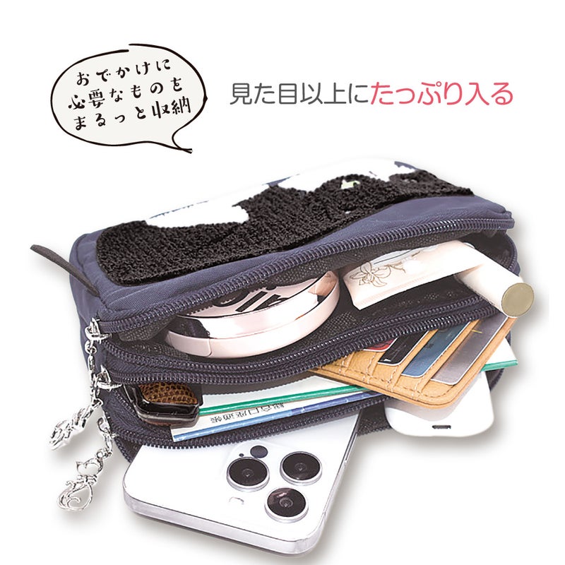 メイク用品や小物の収納に便利なポーチ